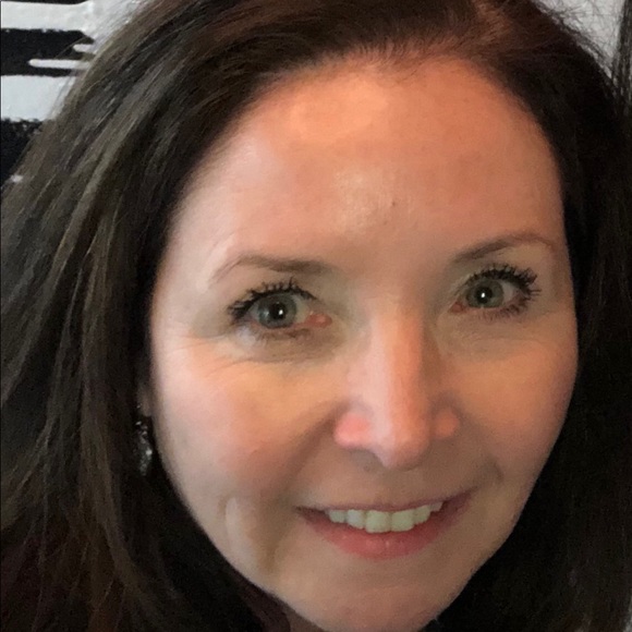 Meet your Posher, Melissa - Picture 2 of 2